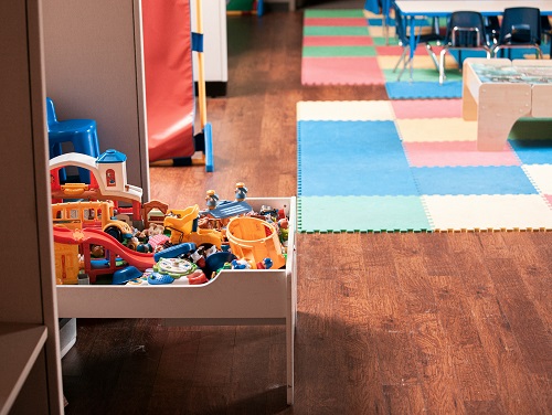 Gepflegter Spieleraum nach Kindergartenreinigung Frankfurt am Main.